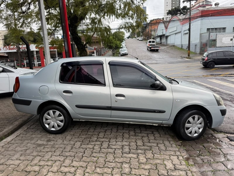 CLIO 1.0 EXPRESSION SEDAN 16V GASOLINA 4P MANUAL - 2004 - CAXIAS DO SUL