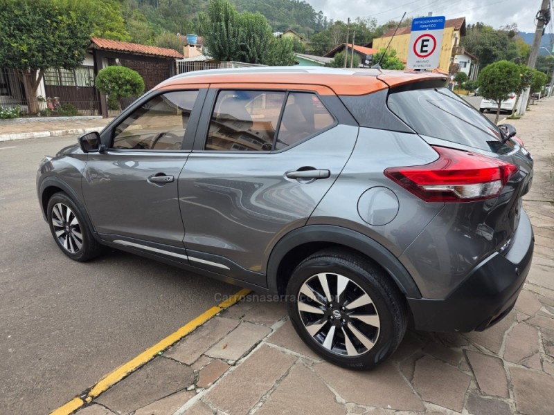 KICKS 1.6 SL 16V FLEXSTAR 4P AUTOMÁTICO - 2017 - PICADA CAFé