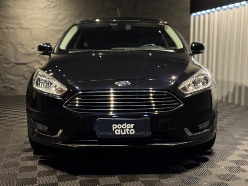 FOCUS 2.0 TITANIUM HATCH 16V FLEX 4P AUTOMÁTICO - 2017 - FARROUPILHA