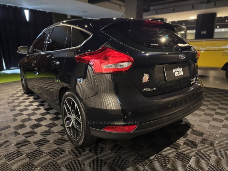FOCUS 2.0 TITANIUM HATCH 16V FLEX 4P AUTOMÁTICO - 2017 - FARROUPILHA
