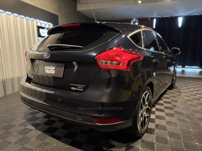 FOCUS 2.0 TITANIUM HATCH 16V FLEX 4P AUTOMÁTICO - 2017 - FARROUPILHA