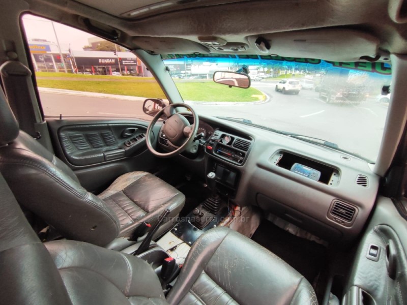 VITARA 2.0 JLX 4X4 V6 GASOLINA 4P MANUAL - 2001 - FARROUPILHA