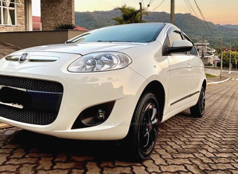 PALIO 1.4 MPI ATTRACTIVE 8V FLEX 4P MANUAL - 2013 - FARROUPILHA