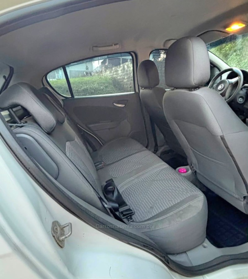 PALIO 1.4 MPI ATTRACTIVE 8V FLEX 4P MANUAL - 2013 - FARROUPILHA