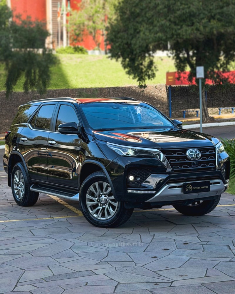 HILUX SW4 2.8 SRX 4X4 7 LUGARES 16V TURBO INTERCOOLER DIESEL 4P AUTOMÁTICO - 2024 - NOVO HAMBURGO