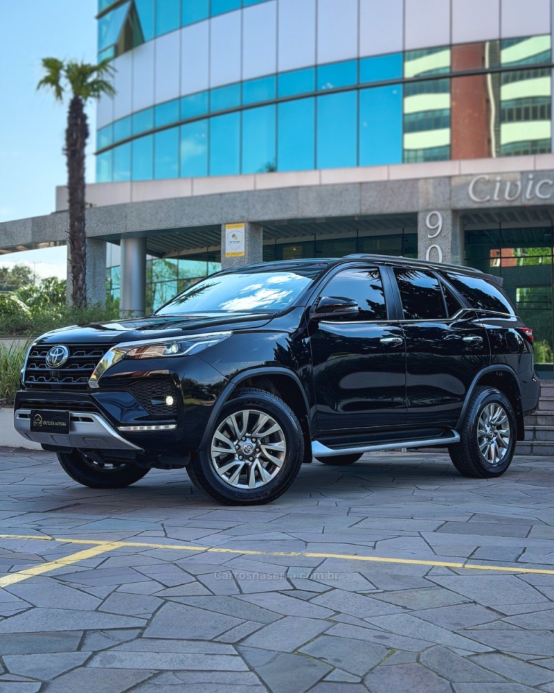 HILUX SW4 2.8 SRX 4X4 7 LUGARES 16V TURBO INTERCOOLER DIESEL 4P AUTOMÁTICO - 2024 - NOVO HAMBURGO