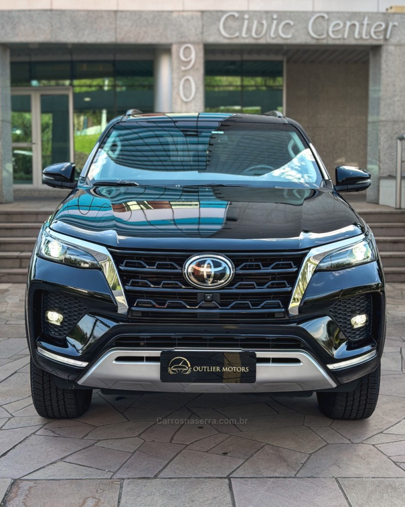 HILUX SW4 2.8 SRX 4X4 7 LUGARES 16V TURBO INTERCOOLER DIESEL 4P AUTOMÁTICO - 2024 - NOVO HAMBURGO