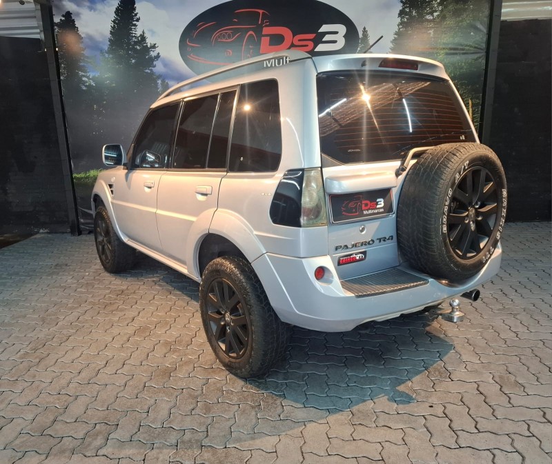 PAJERO TR4 2.0 4X4 16V 140CV FLEX 4P MANUAL - 2010 - CAXIAS DO SUL