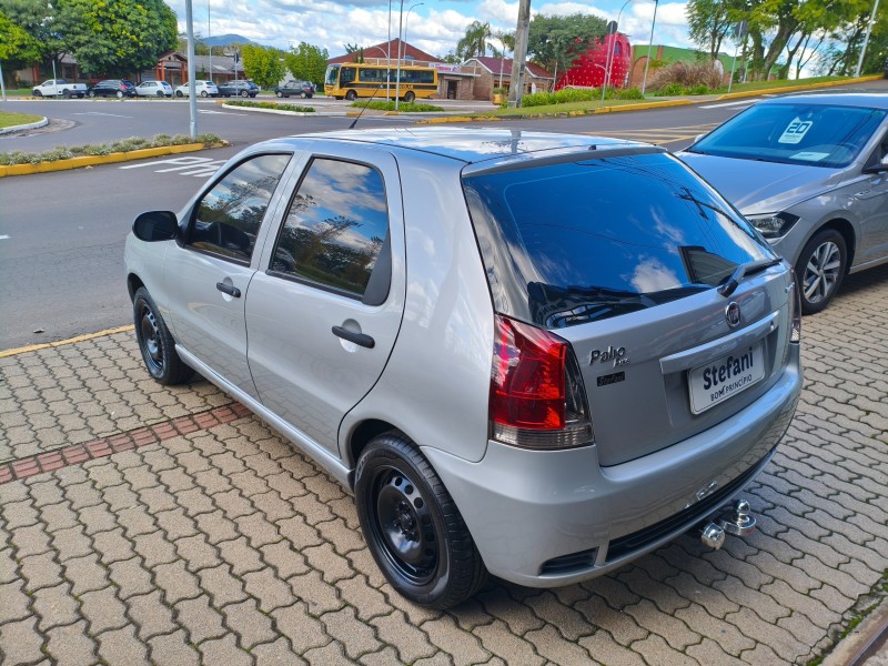 PALIO 1.0 MPI FIRE CELEBRATION ECONOMY 8V FLEX 4P MANUAL - 2013 - BOM PRINCíPIO