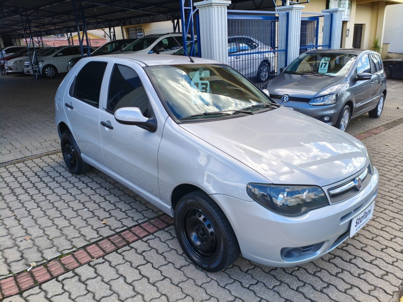 PALIO 1.0 MPI FIRE CELEBRATION ECONOMY 8V FLEX 4P MANUAL - 2013 - BOM PRINCíPIO