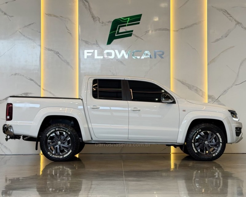 AMAROK 3.0 V6 TDI HIGHLINE CD DIESEL 4MOTION AUTOMÁTICO - 2022 - GARIBALDI