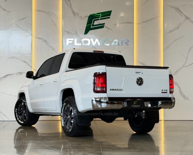 AMAROK 3.0 V6 TDI HIGHLINE CD DIESEL 4MOTION AUTOMÁTICO - 2022 - GARIBALDI