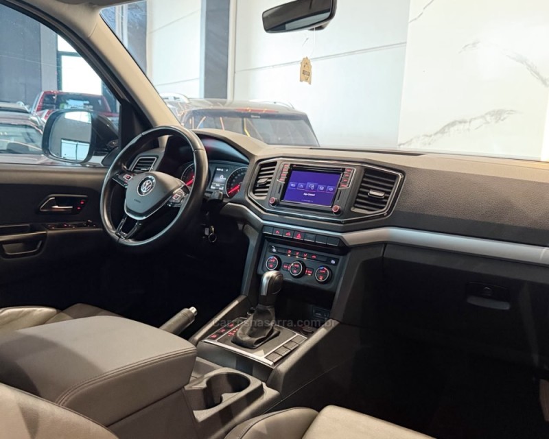 AMAROK 3.0 V6 TDI HIGHLINE CD DIESEL 4MOTION AUTOMÁTICO - 2022 - GARIBALDI