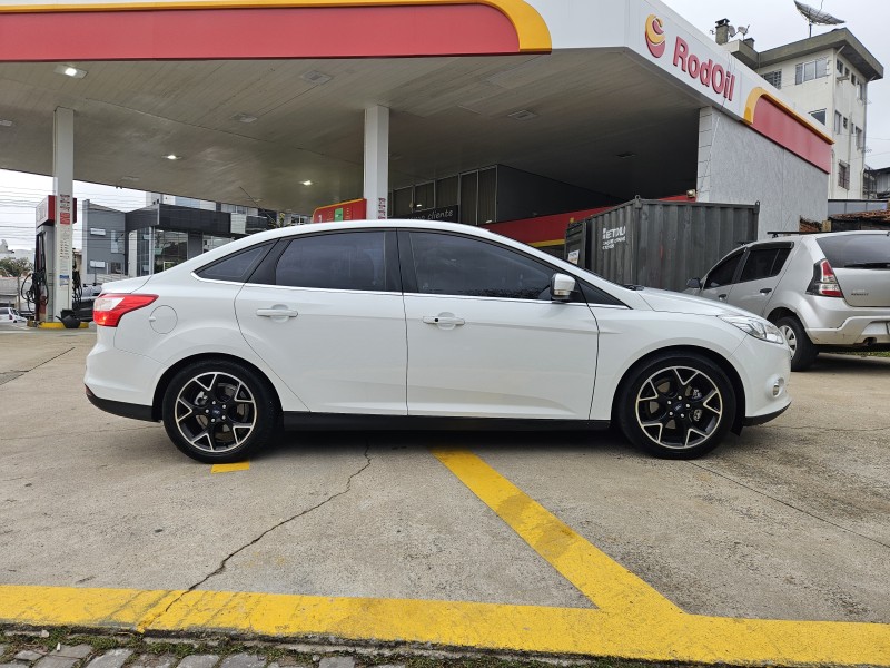 FOCUS 2.0 TITANIUM SEDAN 16V FLEX 4P AUTOMÁTICO - 2014 - CAXIAS DO SUL