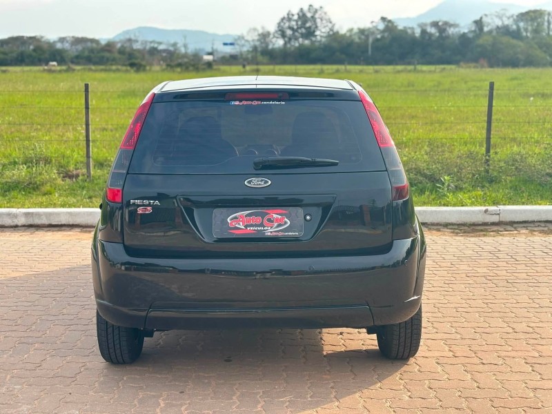 FIESTA 1.6 MPI 8V GASOLINA 4P MANUAL - 2013 - CANDELáRIA