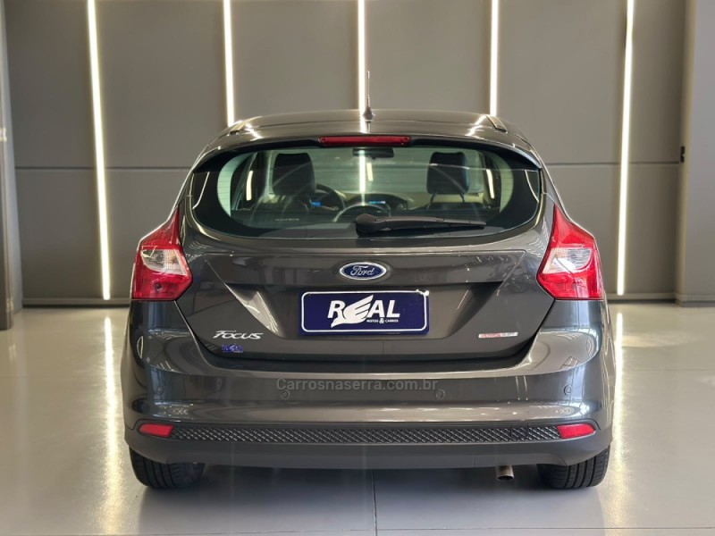 FOCUS 1.6 SE HATCH 16V FLEX 4P AUTOMÁTICO - 2017 - SAPIRANGA