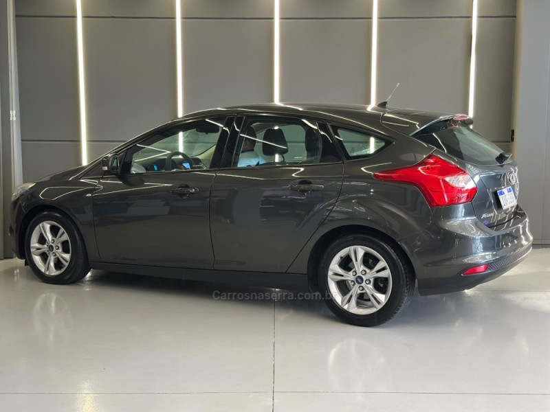 FOCUS 1.6 SE HATCH 16V FLEX 4P AUTOMÁTICO - 2017 - SAPIRANGA