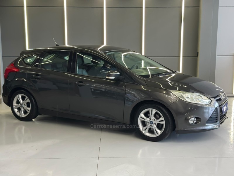 FOCUS 1.6 SE HATCH 16V FLEX 4P AUTOMÁTICO - 2017 - SAPIRANGA