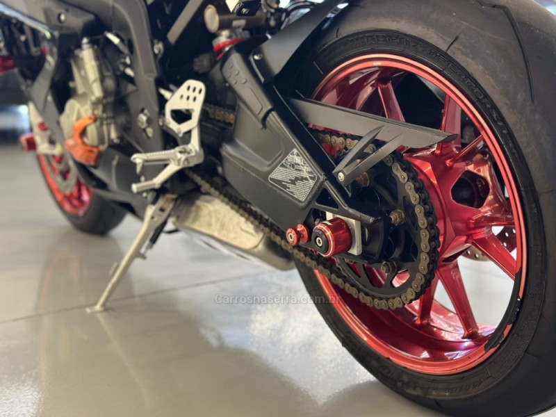 S 1000 RR - 2013 - SAPIRANGA