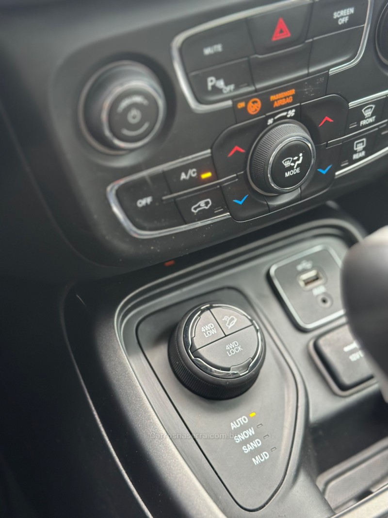 COMPASS 2.0 16V DIESEL LONGITUDE 4X4 AUTOMÁTICO - 2017 - CAXIAS DO SUL