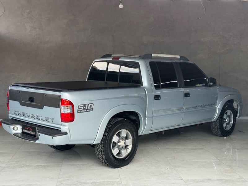 S10 2.4 MPFI EXECUTIVE 4X2 CD 8V FLEX 4P MANUAL - 2011 - CAXIAS DO SUL
