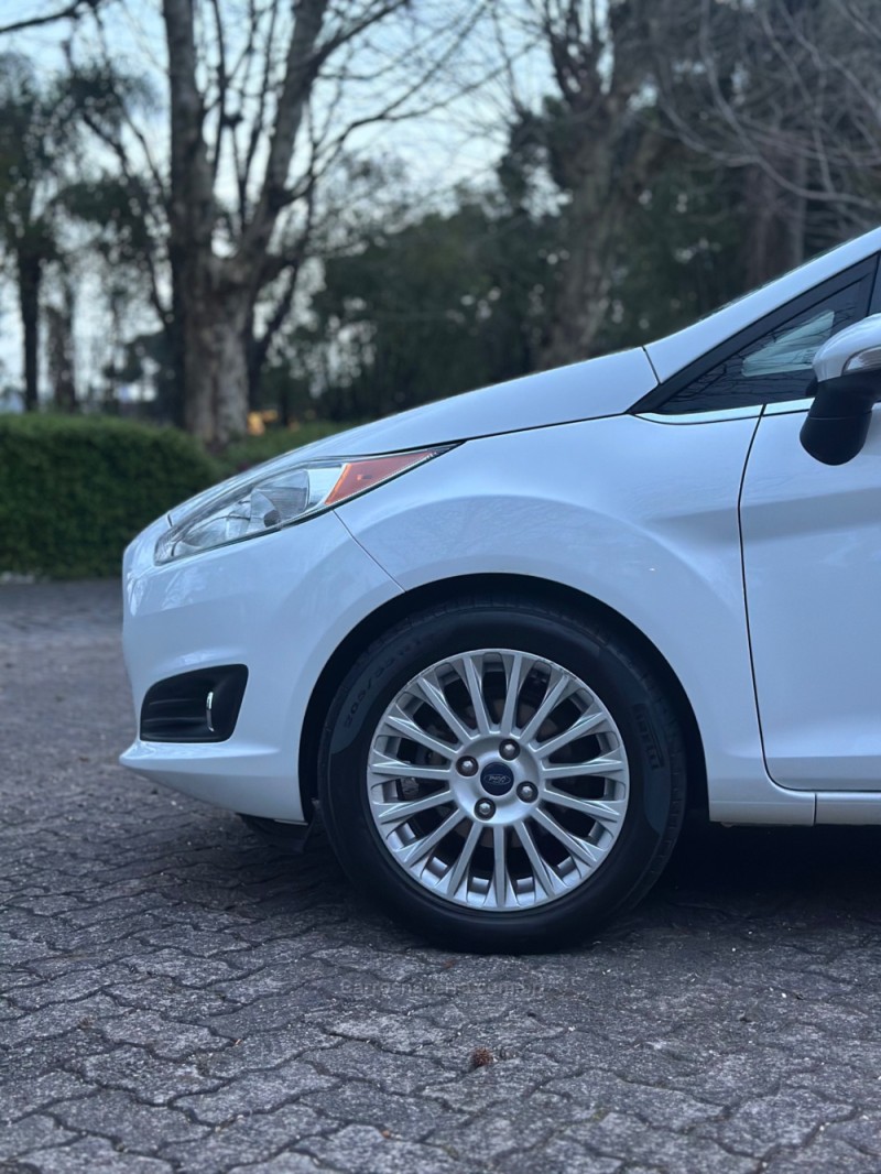 FIESTA 1.6 TITANIUM SEDAN 16V FLEX 4P AUTOMÁTICO - 2014 - CAXIAS DO SUL