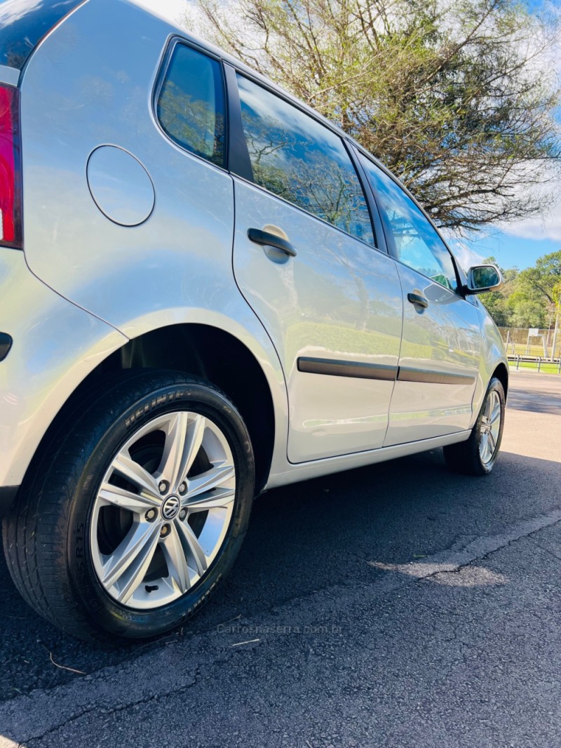 POLO 1.6 MI 8V E-FLEX 4P MANUAL - 2010 - NOVA PRATA