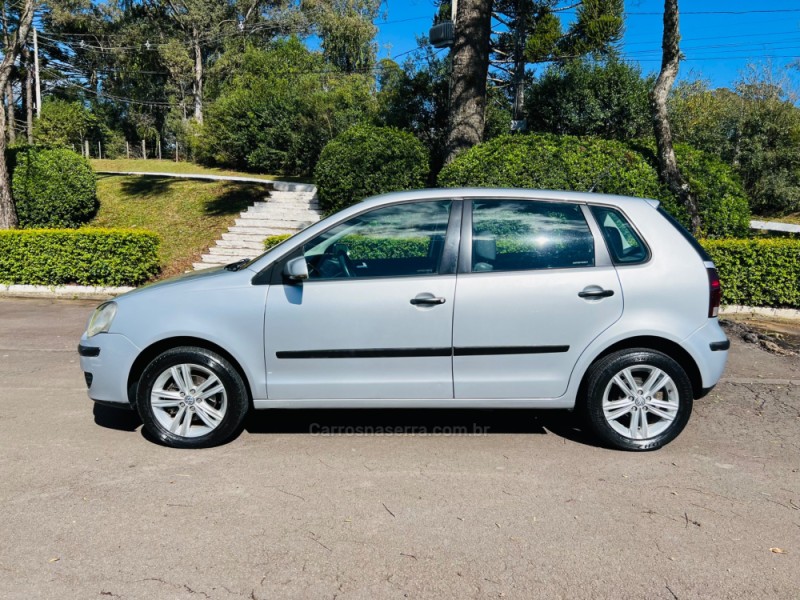 POLO 1.6 MI 8V E-FLEX 4P MANUAL - 2010 - NOVA PRATA
