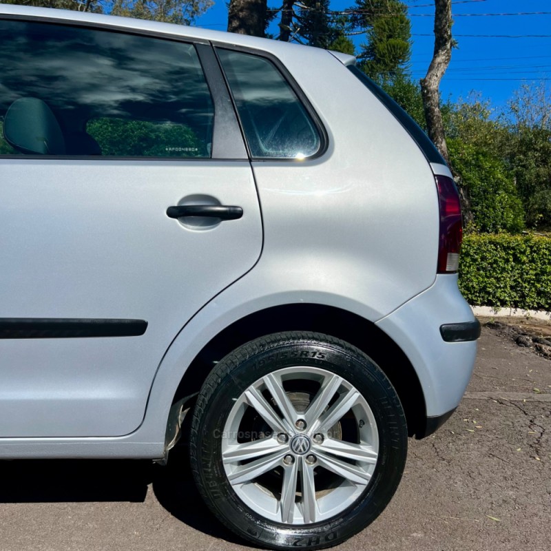 POLO 1.6 MI 8V E-FLEX 4P MANUAL - 2010 - NOVA PRATA