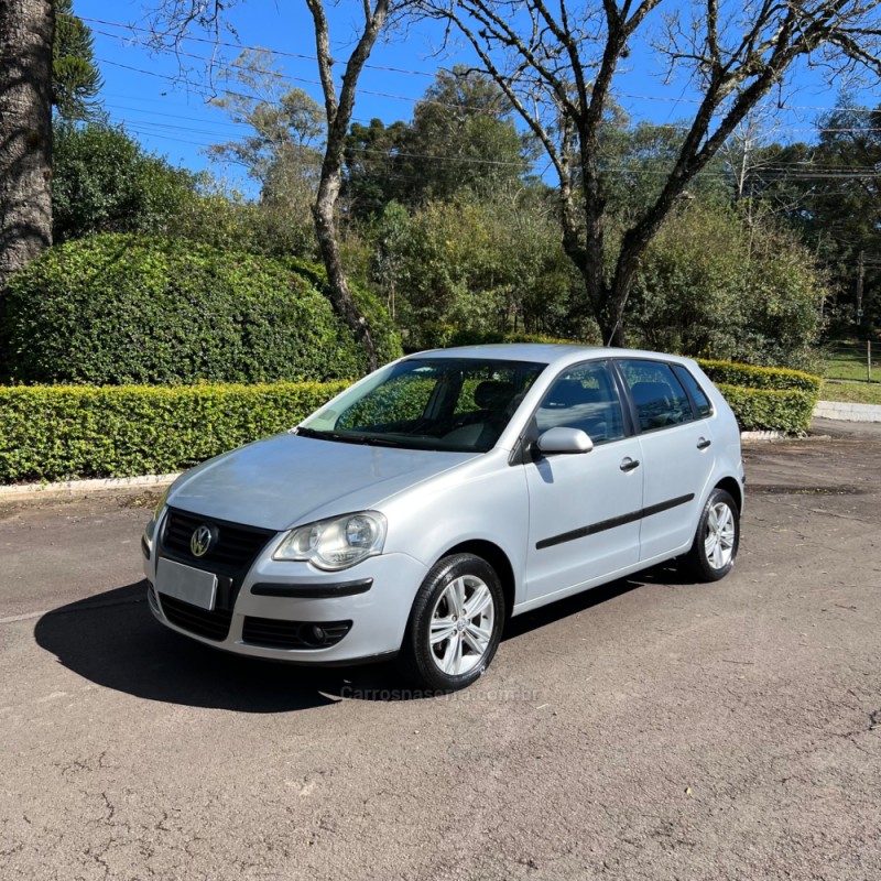 POLO 1.6 MI 8V E-FLEX 4P MANUAL - 2010 - NOVA PRATA