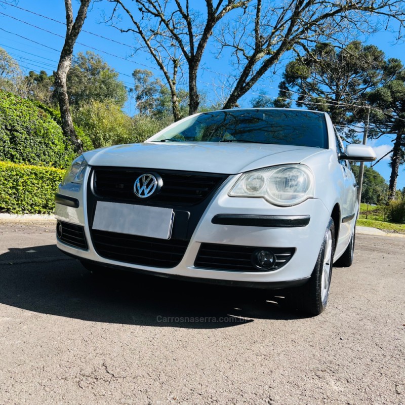 POLO 1.6 MI 8V E-FLEX 4P MANUAL - 2010 - NOVA PRATA