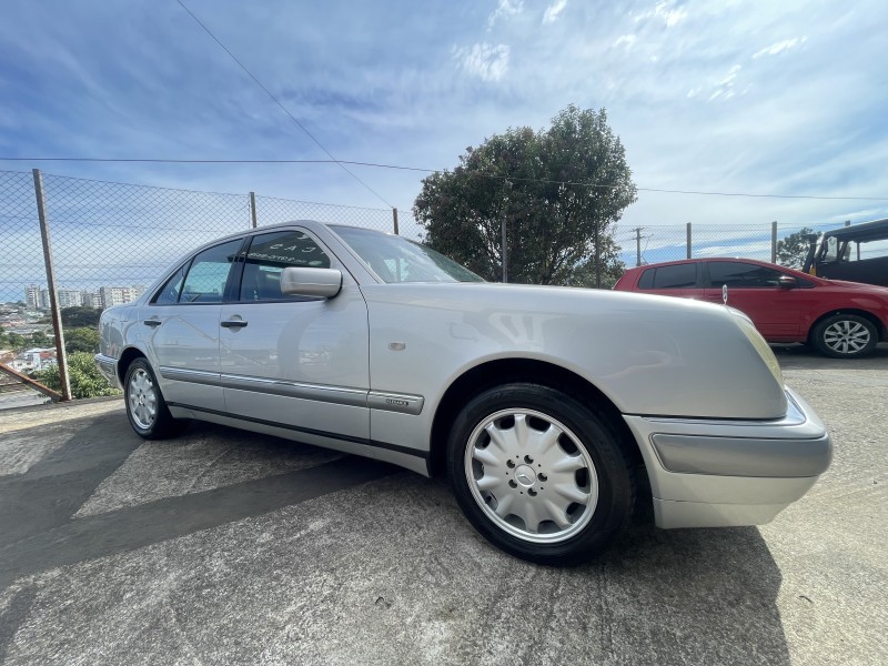 E 320 3.2 ELEGANCE V6 GASOLINA 4P AUTOMÁTICO - 1997 - CAXIAS DO SUL