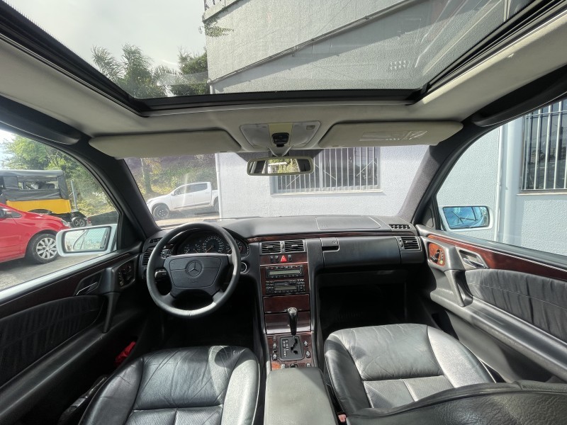 E 320 3.2 ELEGANCE V6 GASOLINA 4P AUTOMÁTICO - 1997 - CAXIAS DO SUL