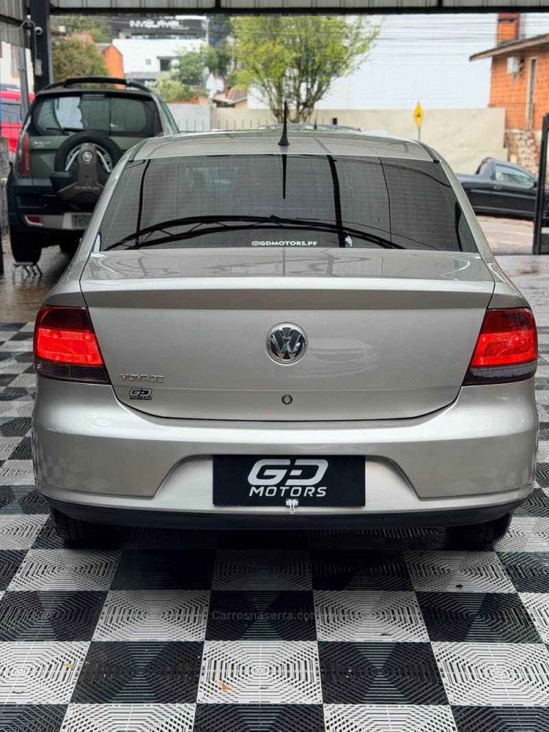 VOYAGE 1.0 MI 8V FLEX 4P MANUAL - 2012 - PASSO FUNDO