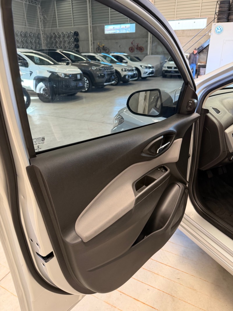 ONIX 1.4 MPFI LT 8V FLEX 4P MANUAL - 2019 - GARIBALDI