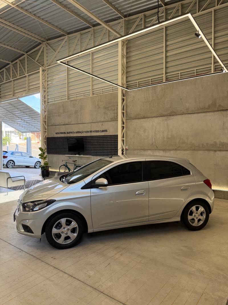 ONIX 1.4 MPFI LT 8V FLEX 4P MANUAL - 2019 - GARIBALDI