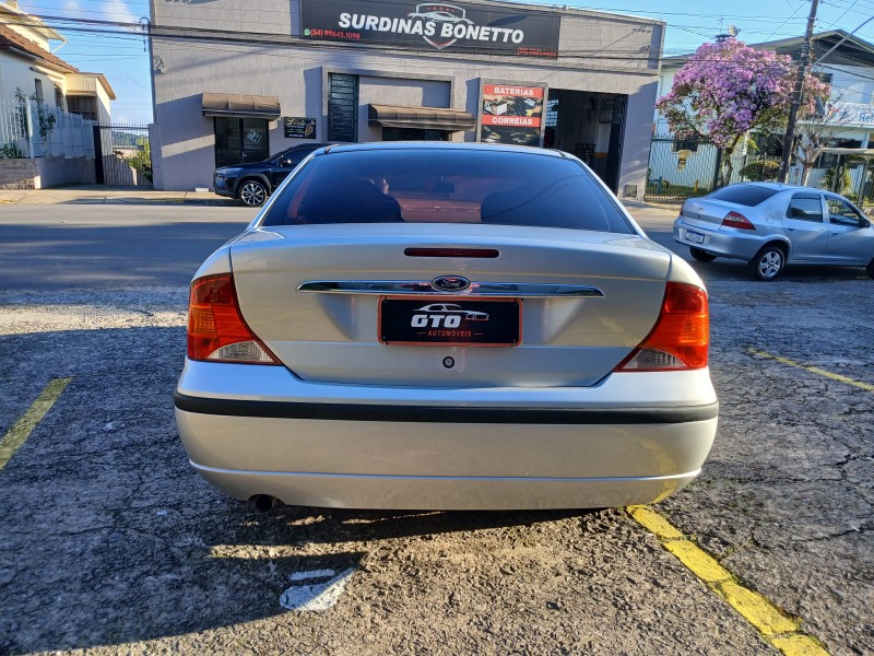 FOCUS 1.6 GLX SEDAN 8V FLEX 4P MANUAL - 2005 - FARROUPILHA