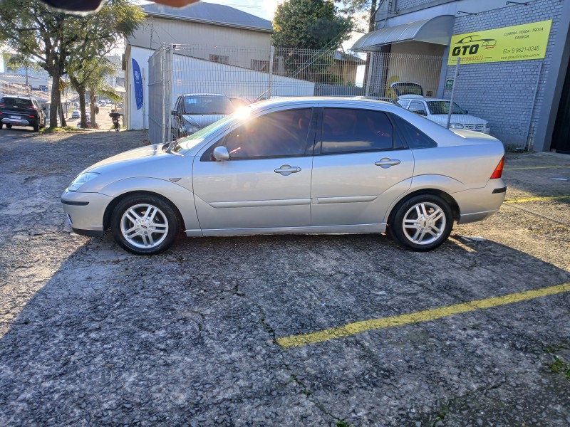 FOCUS 1.6 GLX SEDAN 8V FLEX 4P MANUAL - 2005 - FARROUPILHA
