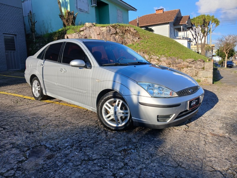 FOCUS 1.6 GLX SEDAN 8V FLEX 4P MANUAL - 2005 - FARROUPILHA