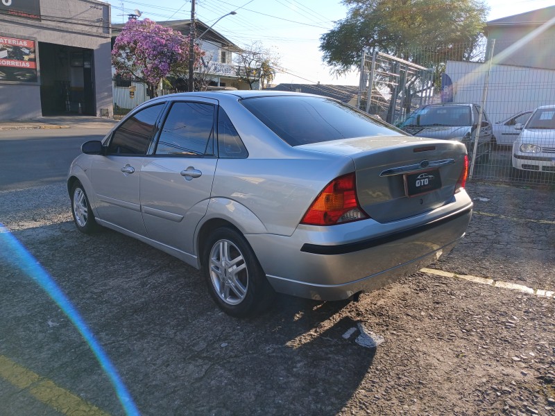 FOCUS 1.6 GLX SEDAN 8V FLEX 4P MANUAL - 2005 - FARROUPILHA