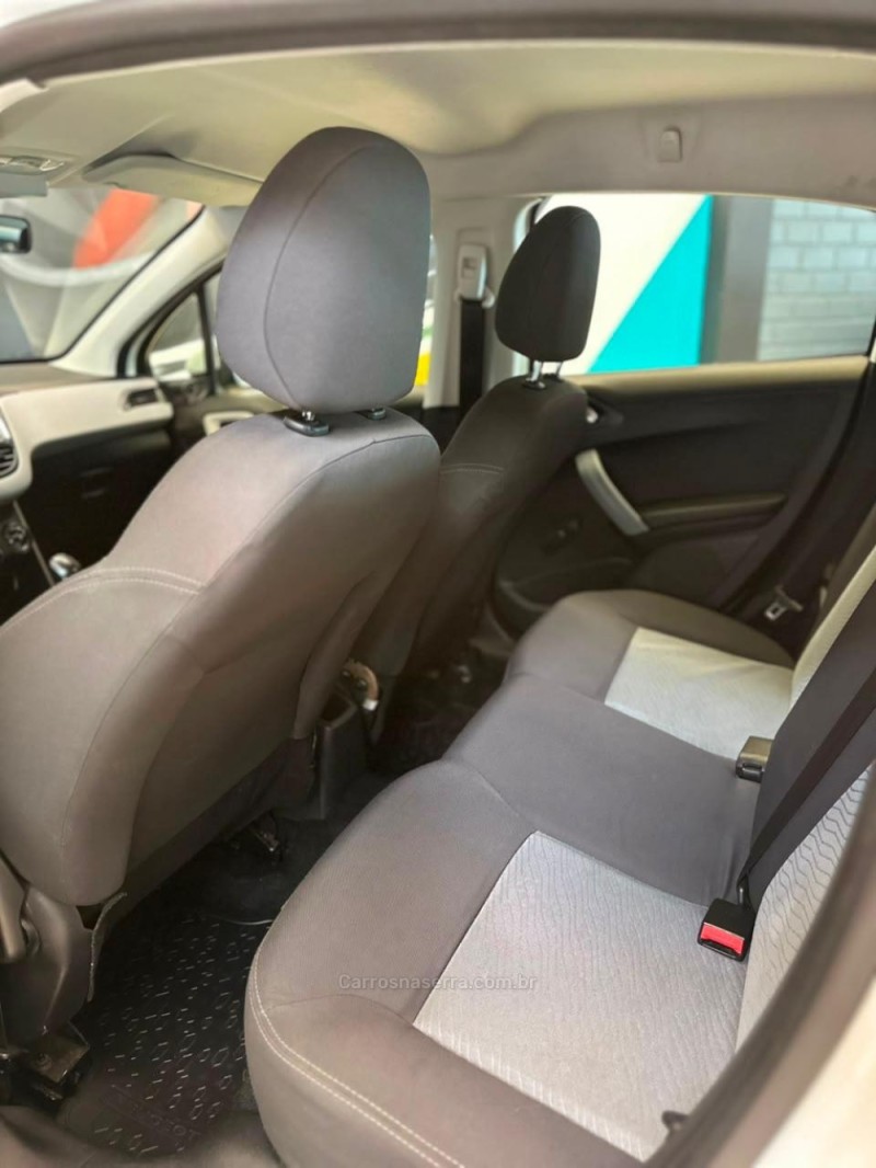 208 1.5 ACTIVE 8V FLEX 4P MANUAL - 2014 - NOVO HAMBURGO