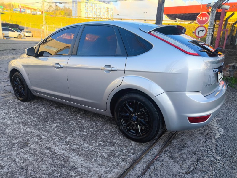 FOCUS 1.6 GLX 16V FLEX 4P MANUAL - 2011 - FARROUPILHA