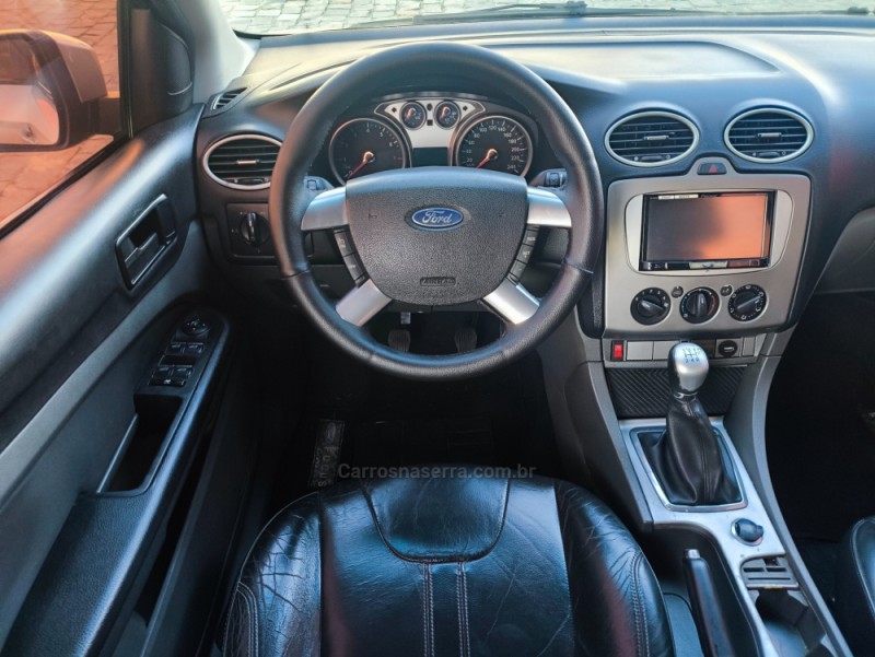 FOCUS 1.6 GLX 16V FLEX 4P MANUAL - 2011 - FARROUPILHA