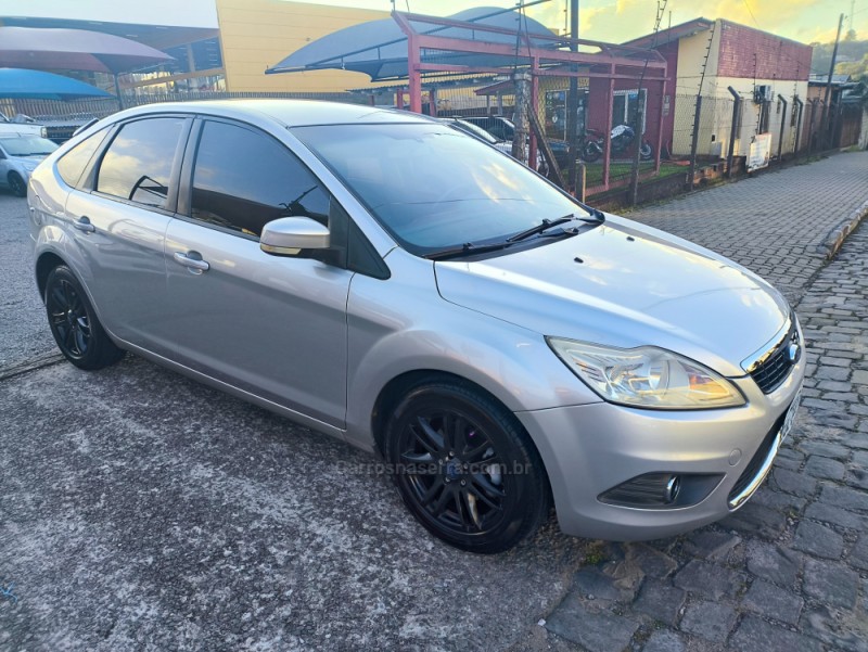 FOCUS 1.6 GLX 16V FLEX 4P MANUAL - 2011 - FARROUPILHA