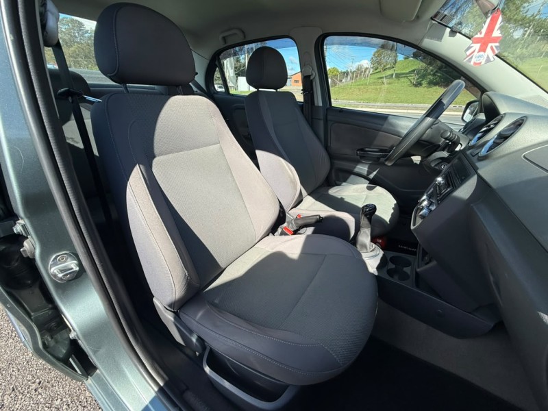 VOYAGE 1.6 MI COMFORTLINE 8V FLEX 4P MANUAL - 2010 - FARROUPILHA