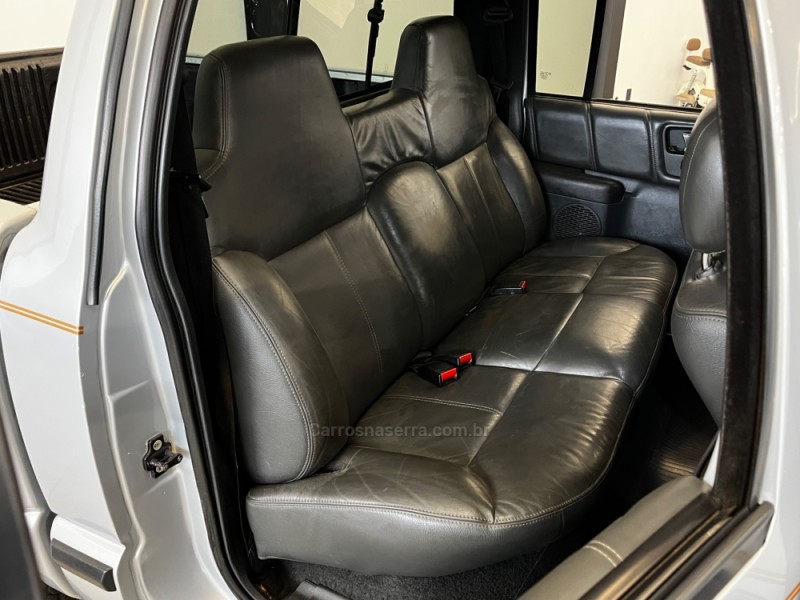 S10 2.8 EXECUTIVE 4X4 CD 12V TURBO ELECTRONIC INTERCOOLER DIESEL 4P MANUAL - 2005 - VACARIA