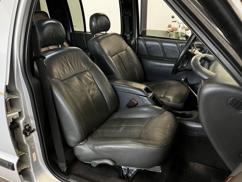 S10 2.8 EXECUTIVE 4X4 CD 12V TURBO ELECTRONIC INTERCOOLER DIESEL 4P MANUAL - 2005 - VACARIA