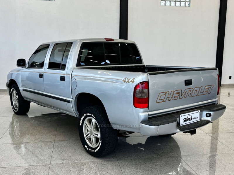 S10 2.8 EXECUTIVE 4X4 CD 12V TURBO ELECTRONIC INTERCOOLER DIESEL 4P MANUAL - 2005 - VACARIA