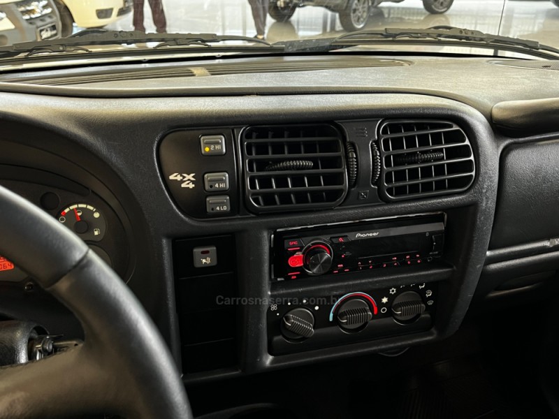S10 2.8 EXECUTIVE 4X4 CD 12V TURBO ELECTRONIC INTERCOOLER DIESEL 4P MANUAL - 2005 - VACARIA
