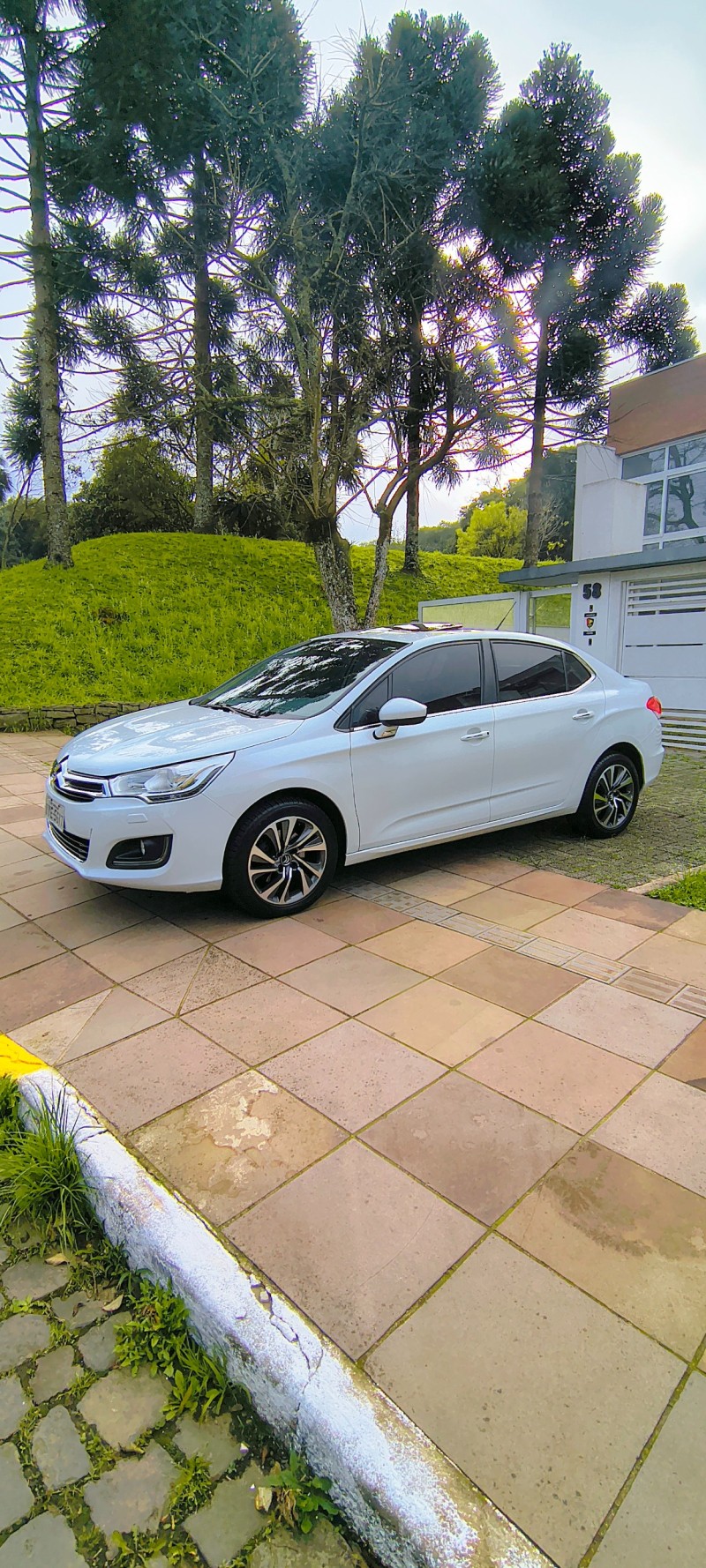 C4 LOUNGE 1.6 EXCLUSIVE 16V TURBO FLEX 4P AUTOMÁTICO - 2018 - FARROUPILHA